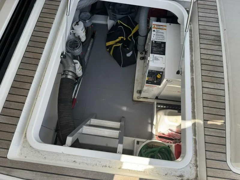 Slide: The Image of Generator Access Cummins 7.5 Kw Generator 10.5 hours - 5507929