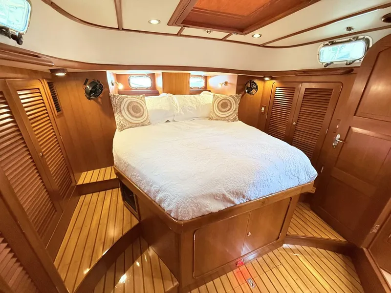 Slide: The Image of Hylas 46 Center Cockpit 2008 - 5549660