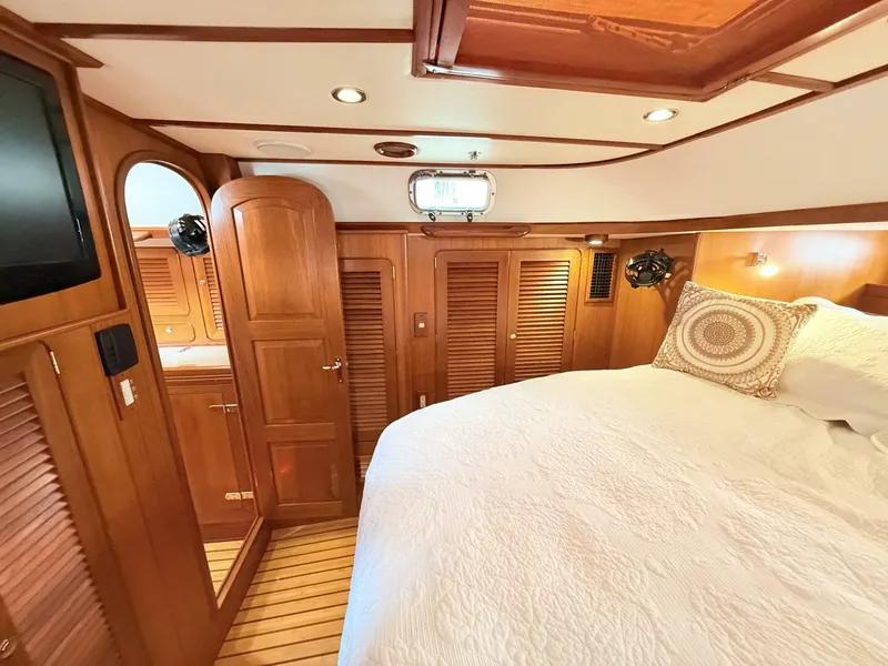 Slide: The Image of Hylas 46 Center Cockpit 2008 - 5549662