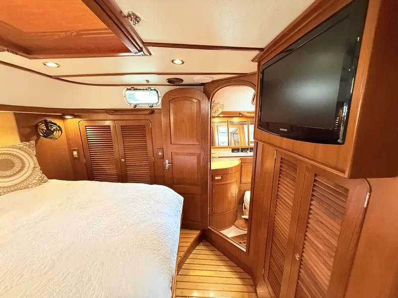 Slide: The Image of Hylas 46 Center Cockpit 2008 - 5549663