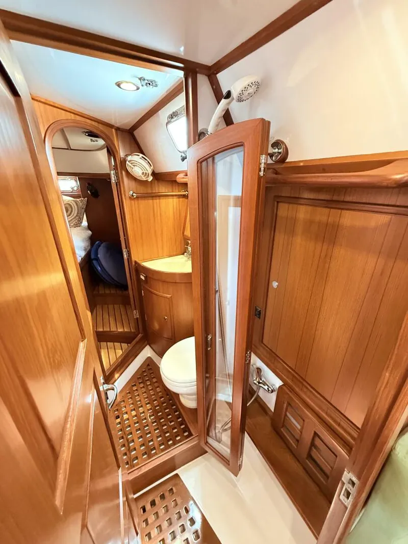 Slide: The Image of Hylas 46 Center Cockpit 2008 - 5549665