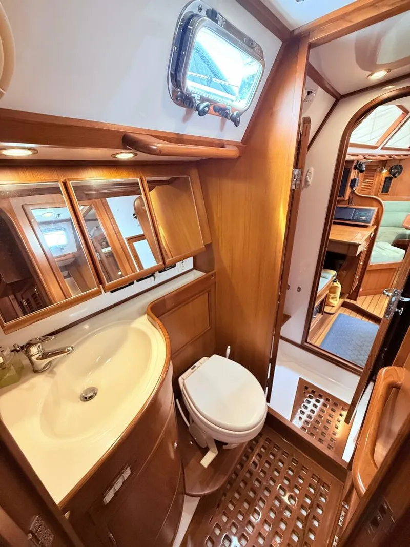 Slide: The Image of Hylas 46 Center Cockpit 2008 - 5549667