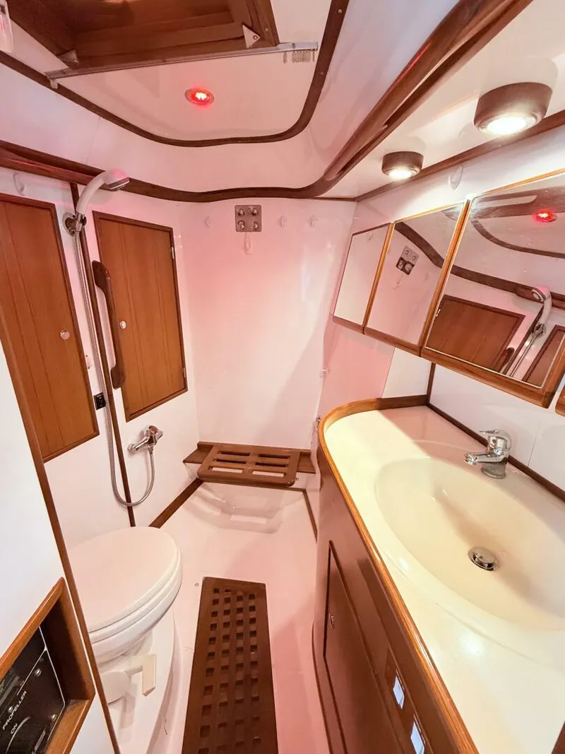 Slide: The Image of Hylas 46 Center Cockpit 2008 - 5549670