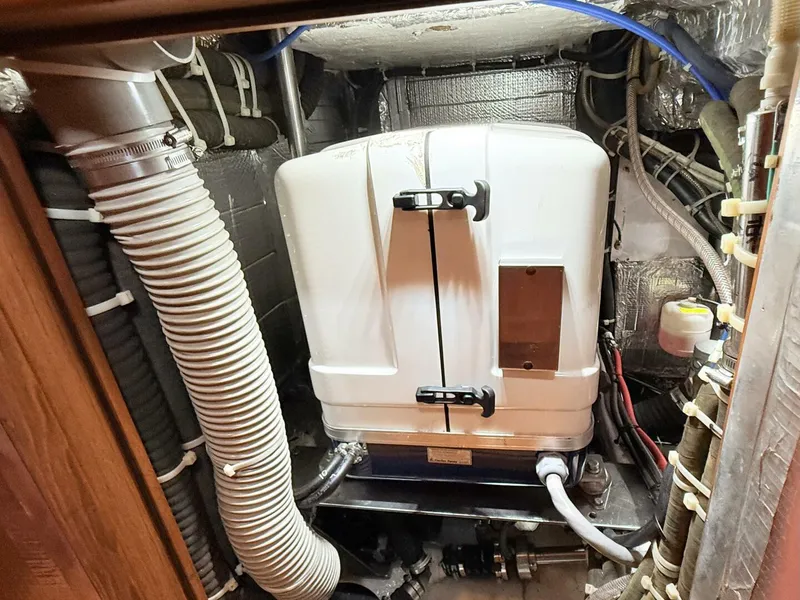 Slide: The Image of Hylas 46 Center Cockpit 2008 - 5549681