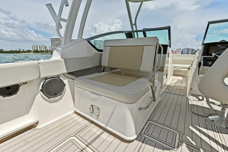 Slide: The Image of 2023 Boston Whaler 240 Vantage - Cockpit Seating - 5538689