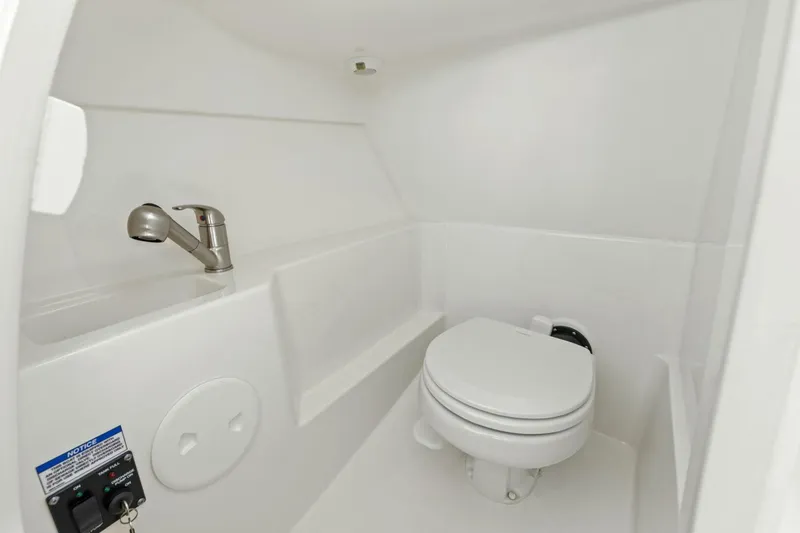 Slide: The Image of 2023 Boston Whaler 240 Vantage - Head - 5538714