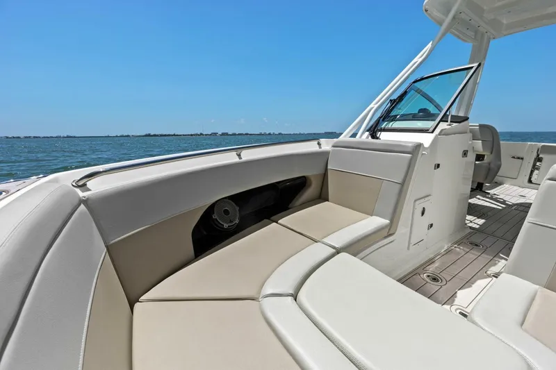 Slide: The Image of 2023 Boston Whaler 240 Vantage - Bow Seating - 5538664
