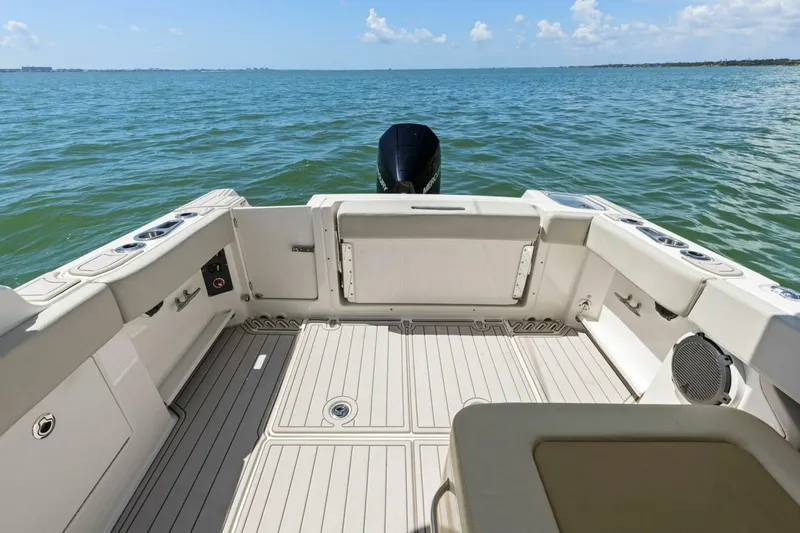 Slide: The Image of 2023 Boston Whaler 240 Vantage - Cockpit - 5538708