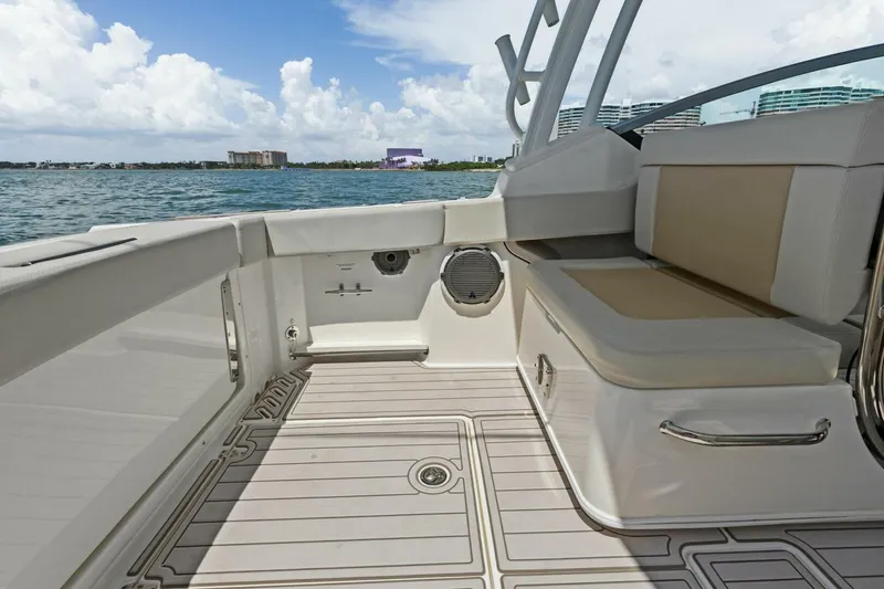 Slide: The Image of 2023 Boston Whaler 240 Vantage - Cockpit Seating - 5538694