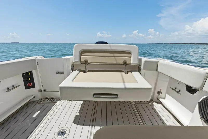 Slide: The Image of 2023 Boston Whaler 240 Vantage - Cockpit Seating - 5538699
