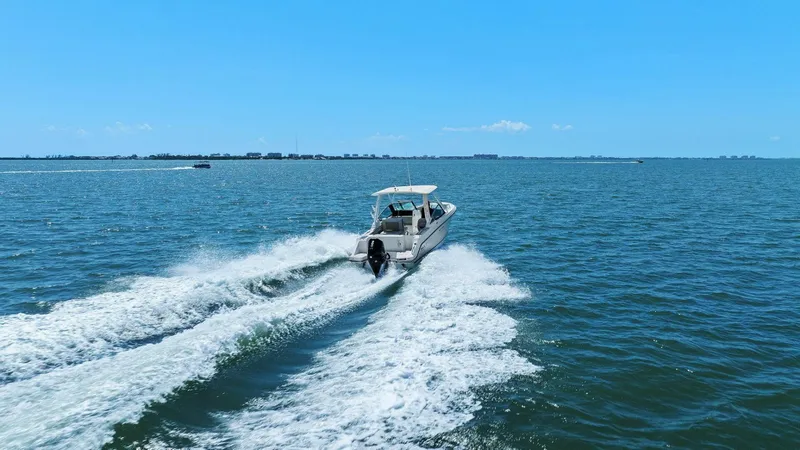Slide: The Image of 2023 Boston Whaler 240 Vantage - Profile Stern - 5538641