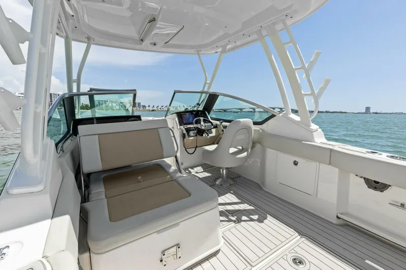 Slide: The Image of 2023 Boston Whaler 240 Vantage - Cockpit - 5538712
