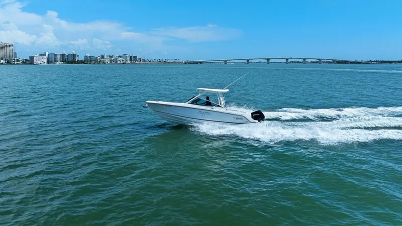 Slide: The Image of 2023 Boston Whaler 240 Vantage - Profile Port - 5538657