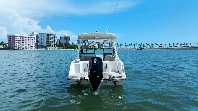 Slide: The Image of 2023 Boston Whaler 240 Vantage - Profile Stern  - 5538630