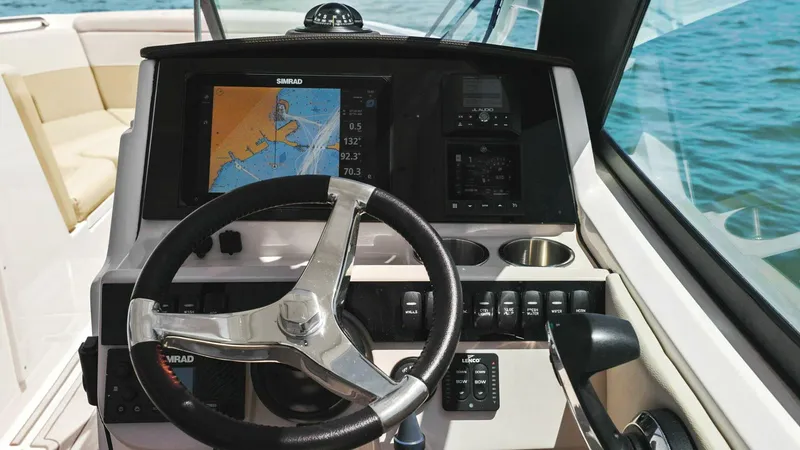 Slide: The Image of 2023 Boston Whaler 240 Vantage - Helm - 5538671