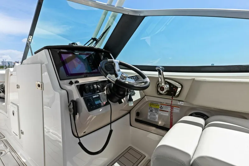 Slide: The Image of 2023 Boston Whaler 240 Vantage - Helm - 5538676
