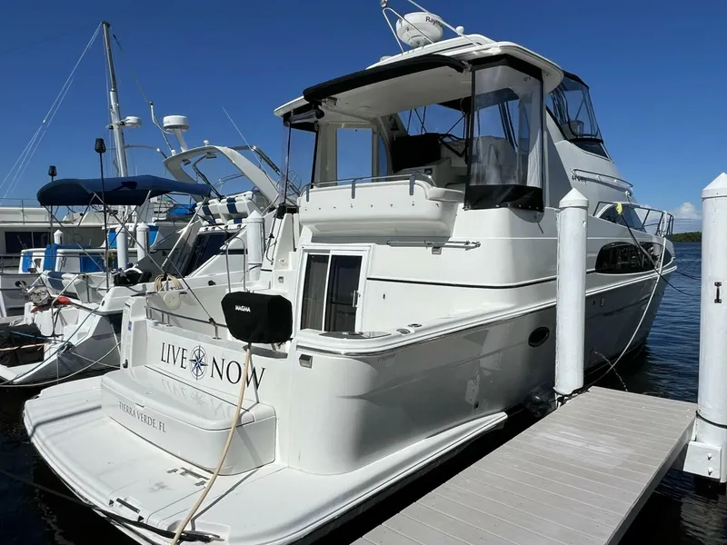 Slide: The Image of 2006 Carver 444 Cockpit Motor Yacht - Profile - 5511808