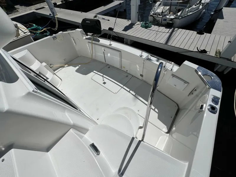 Slide: The Image of 2006 Carver 444 Cockpit Motor Yacht - Aft Deck - 5511815