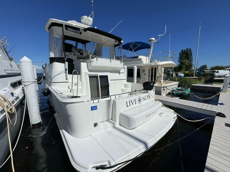 Slide: The Image of 2006 Carver 444 Cockpit Motor Yacht - Profile - 5511811