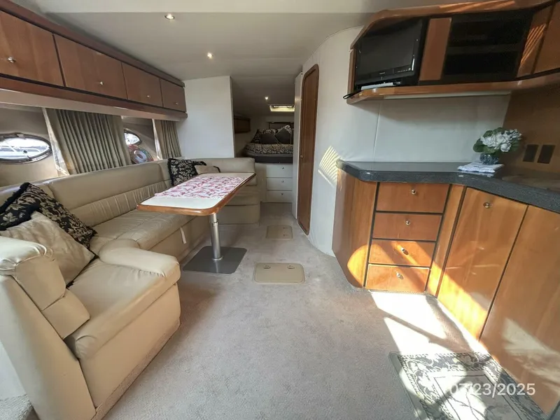 Slide: The Image of 40' Trojan salon forward - 5509180