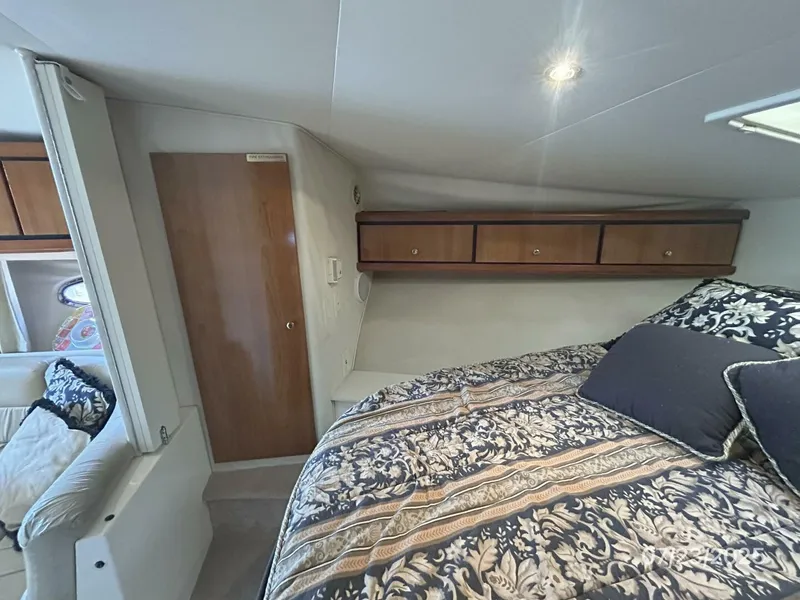 Slide: The Image of 40' Trojan master stateroom port - 5509170