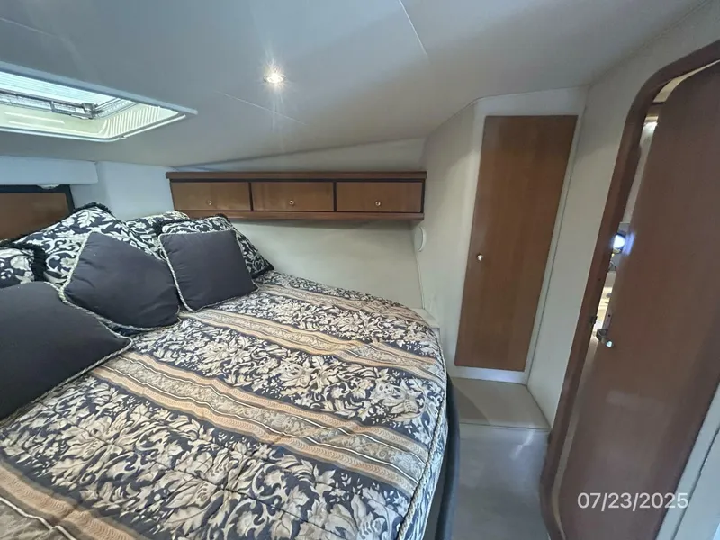 Slide: The Image of 40' Trojan master stateroom starboard - 5509171