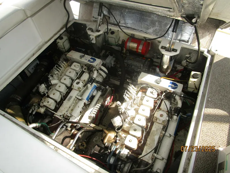 Slide: The Image of 40' Trojan engine room access - 5509156