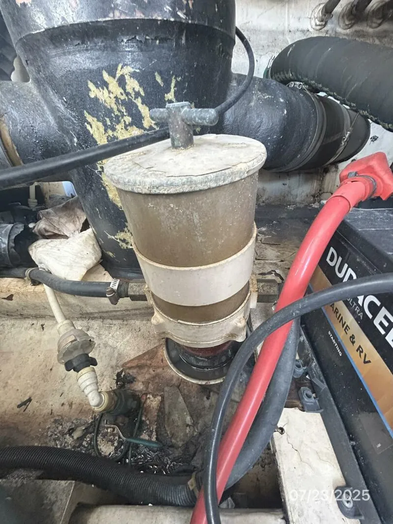 Slide: The Image of 40' Trojan starboard Racor fuel filter - 5509186