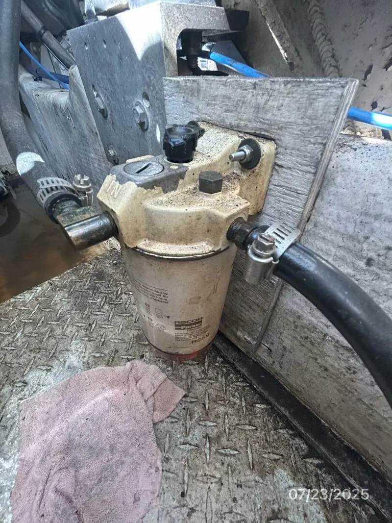 Slide: The Image of 40' Trojan generator Racor fuel filter - 5509163