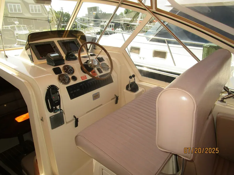 Slide: The Image of 34' Mainship helm1 - 5509387
