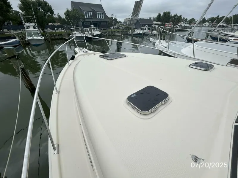 Slide: The Image of 34' Mainship foredeck2 - 5509380