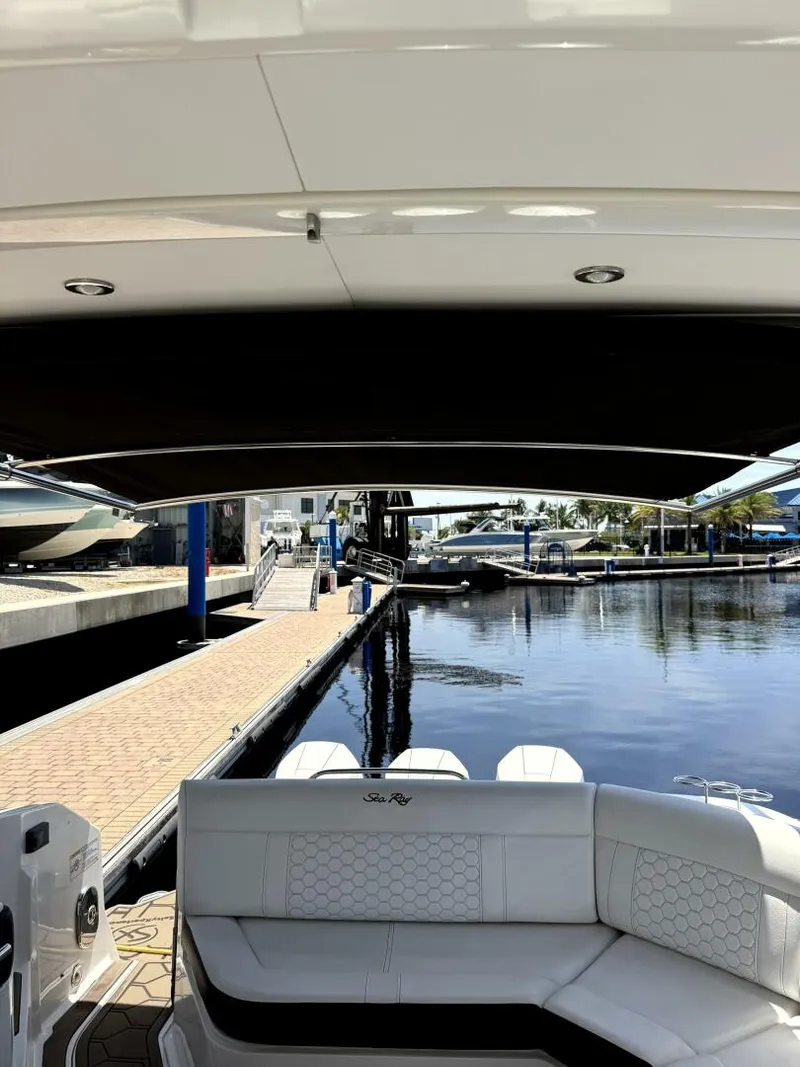 Slide: The Image of Sea Ray 320 OB 2020 - 5510169
