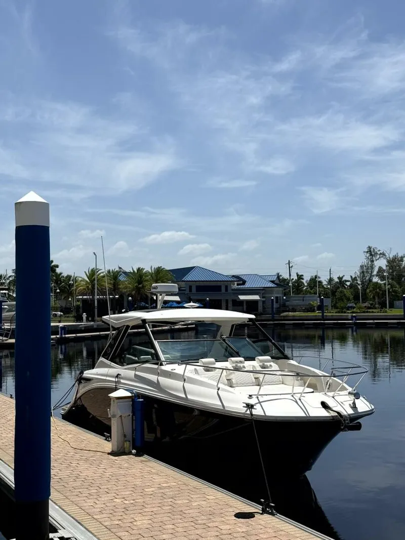 Slide: The Image of Sea Ray 320 OB 2020 - 5510173