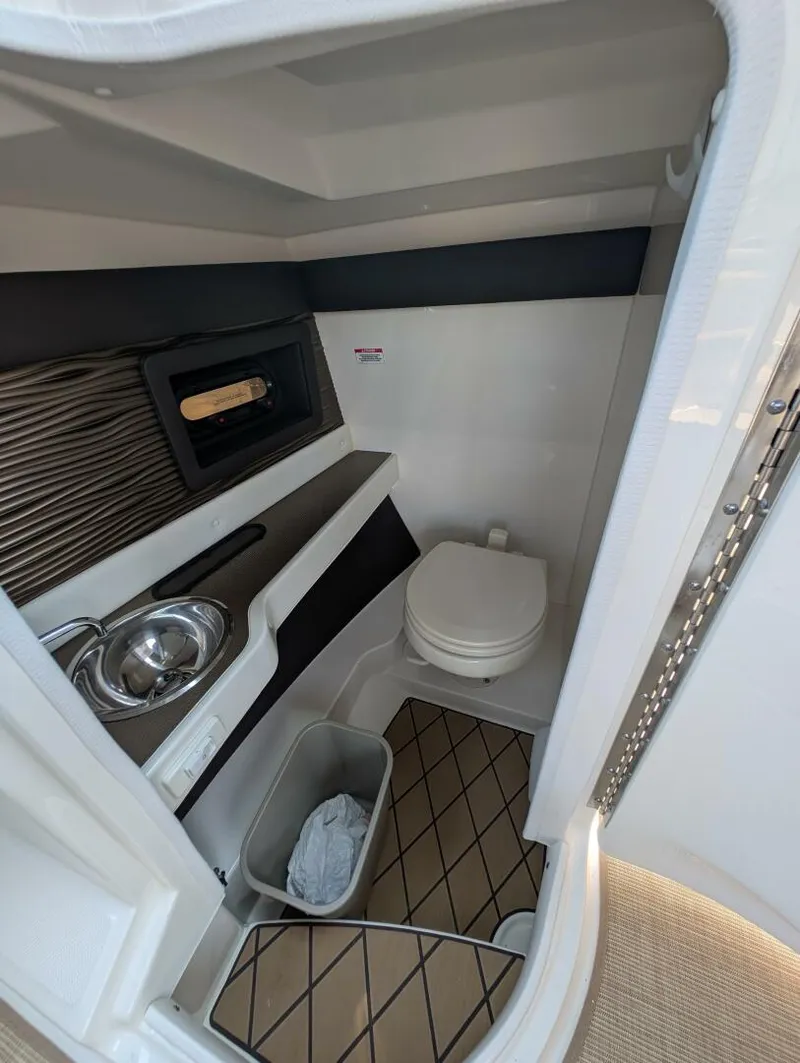 Slide: The Image of Sea Ray 280 SLX 2023 - 5509977