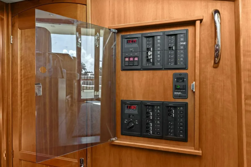 Slide: The Image of 2013 Sabre 38 Salon Express- FIVE O'CLOCK- Fuses - 5512805