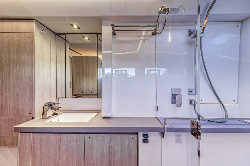 Slide: The Image of Leopard 45 Owners Version 2020 - 5512078