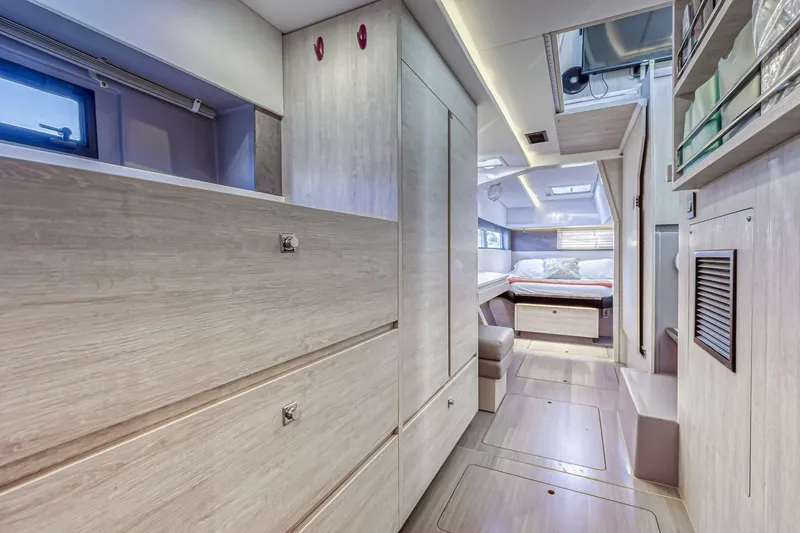 Slide: The Image of Leopard 45 Owners Version 2020 - 5512081