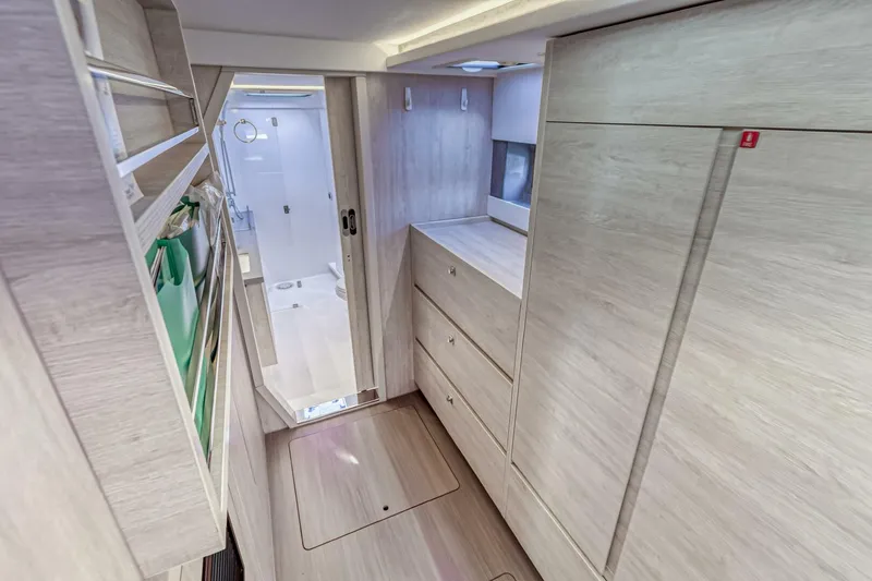 Slide: The Image of Leopard 45 Owners Version 2020 - 5512082