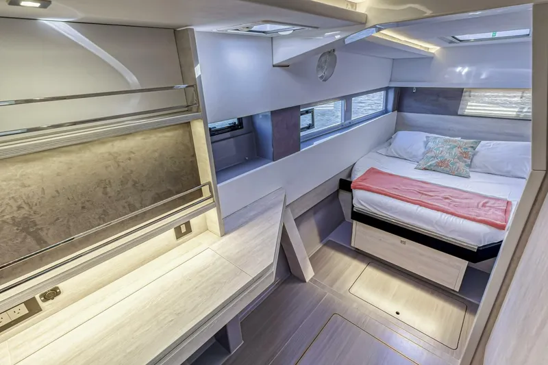 Slide: The Image of Leopard 45 Owners Version 2020 - 5512083