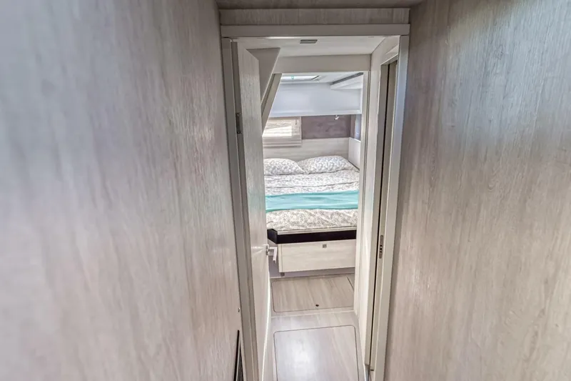 Slide: The Image of Leopard 45 Owners Version 2020 - 5512084