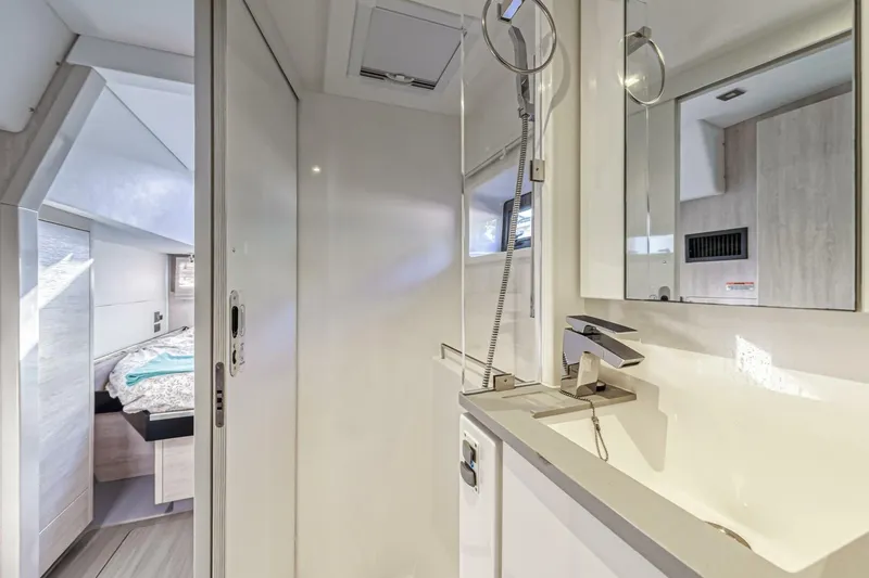 Slide: The Image of Leopard 45 Owners Version 2020 - 5512087