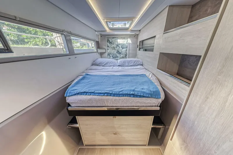 Slide: The Image of Leopard 45 Owners Version 2020 - 5512089