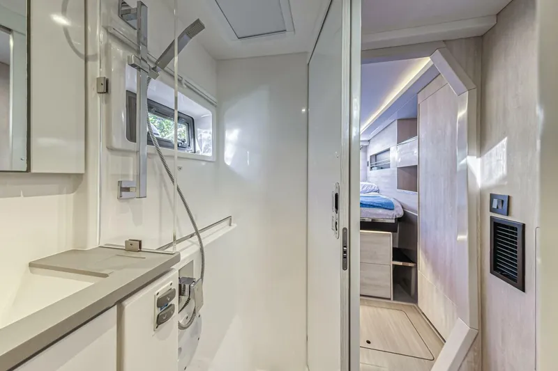 Slide: The Image of Leopard 45 Owners Version 2020 - 5512092