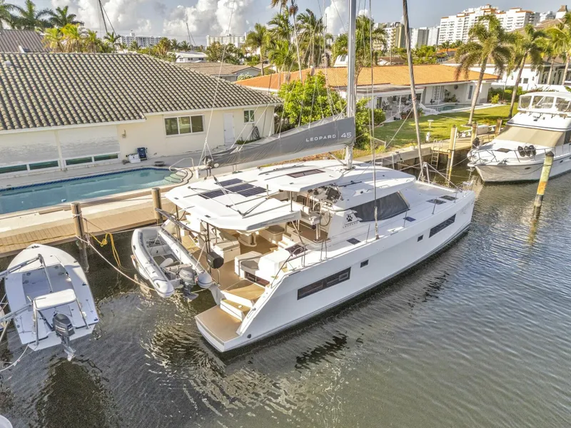 Slide: The Image of Leopard 45 Owners Version 2020 - 5511973