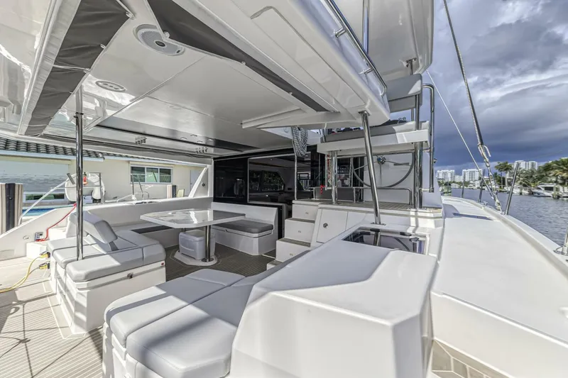 Slide: The Image of Leopard 45 Owners Version 2020 - 5511993