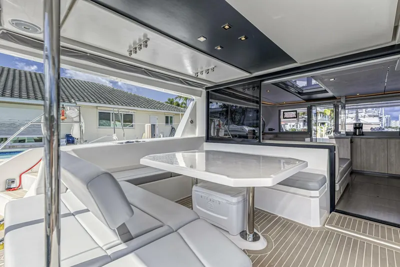 Slide: The Image of Leopard 45 Owners Version 2020 - 5512001