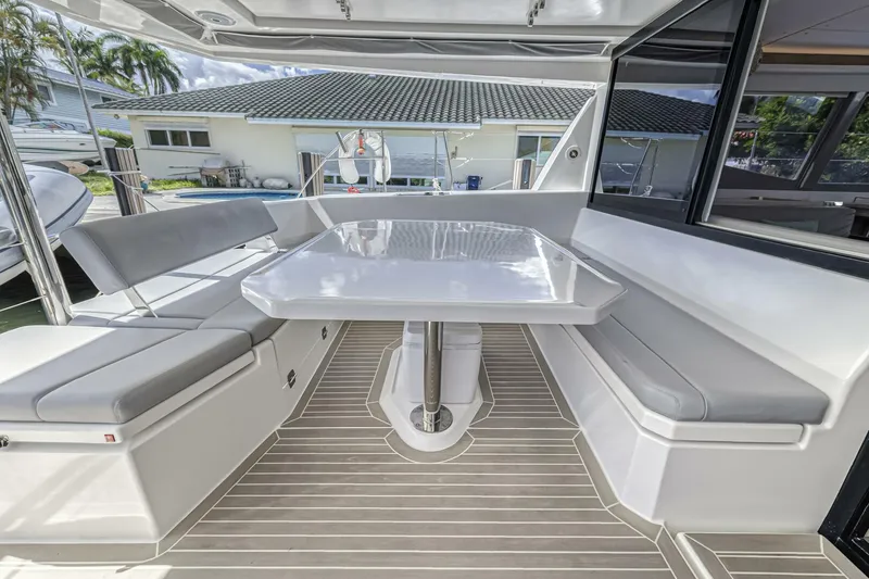 Slide: The Image of Leopard 45 Owners Version 2020 - 5512002