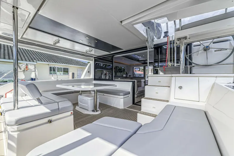 Slide: The Image of Leopard 45 Owners Version 2020 - 5512005