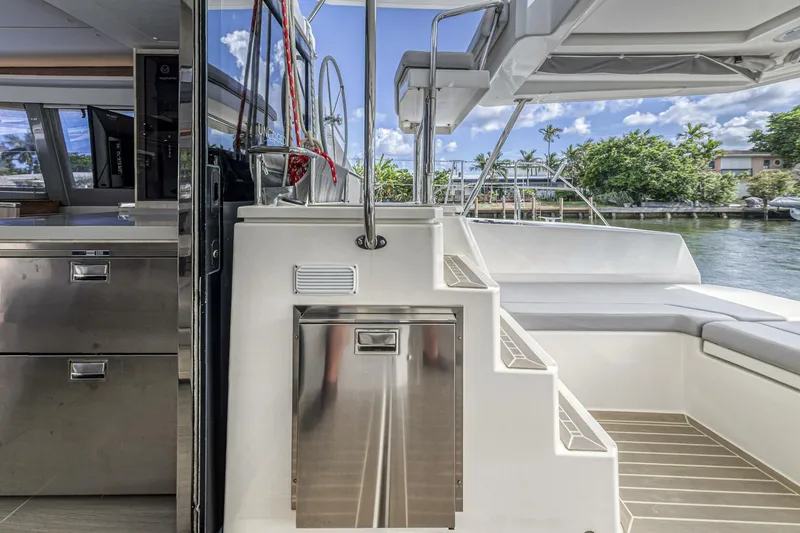 Slide: The Image of Leopard 45 Owners Version 2020 - 5512007