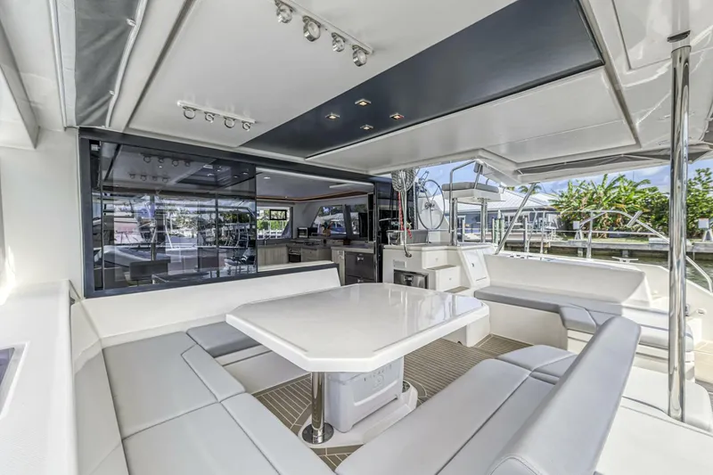 Slide: The Image of Leopard 45 Owners Version 2020 - 5512000